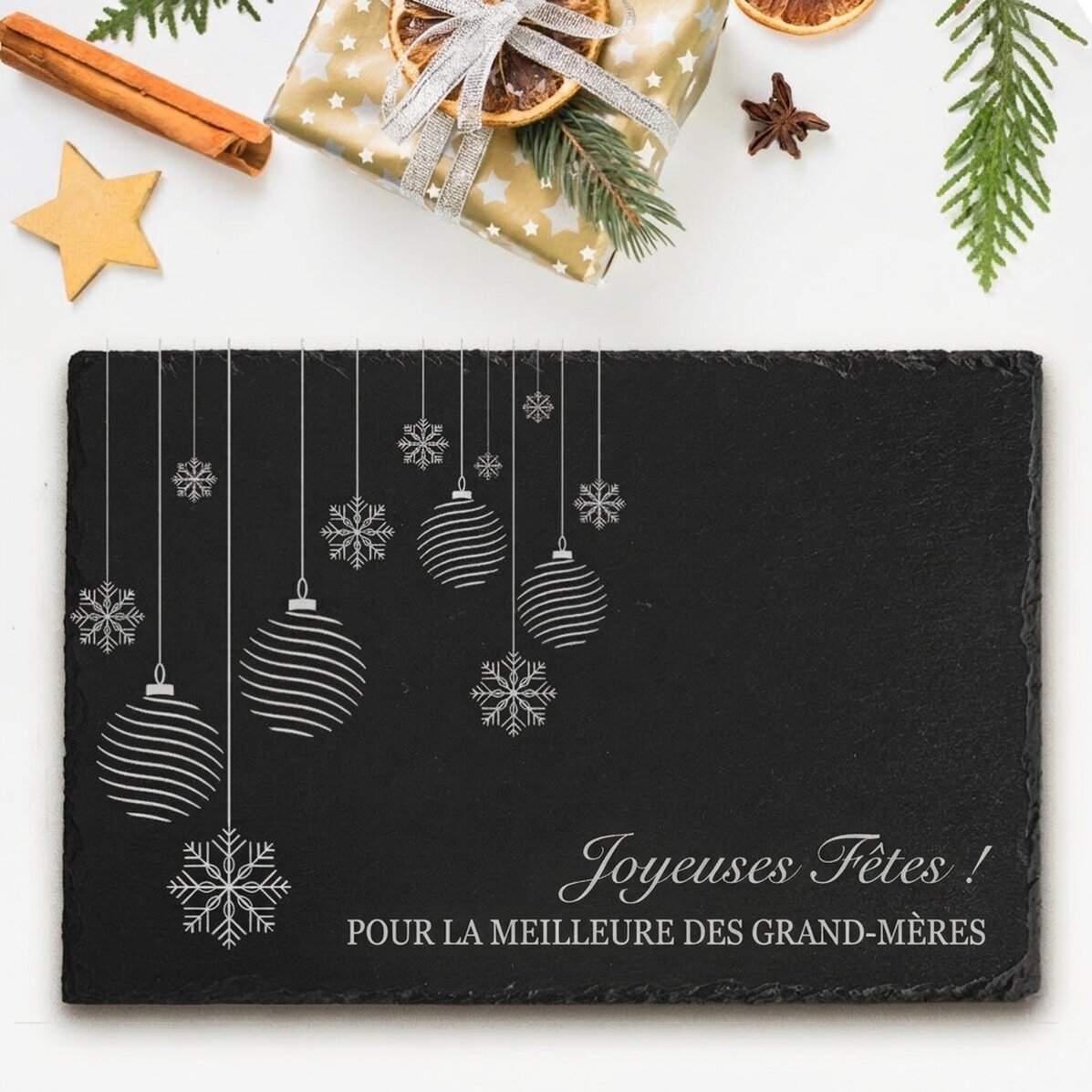Plaque en ardoise gravée et personnalisée avec le texte « Joyeuses fêtes ! »