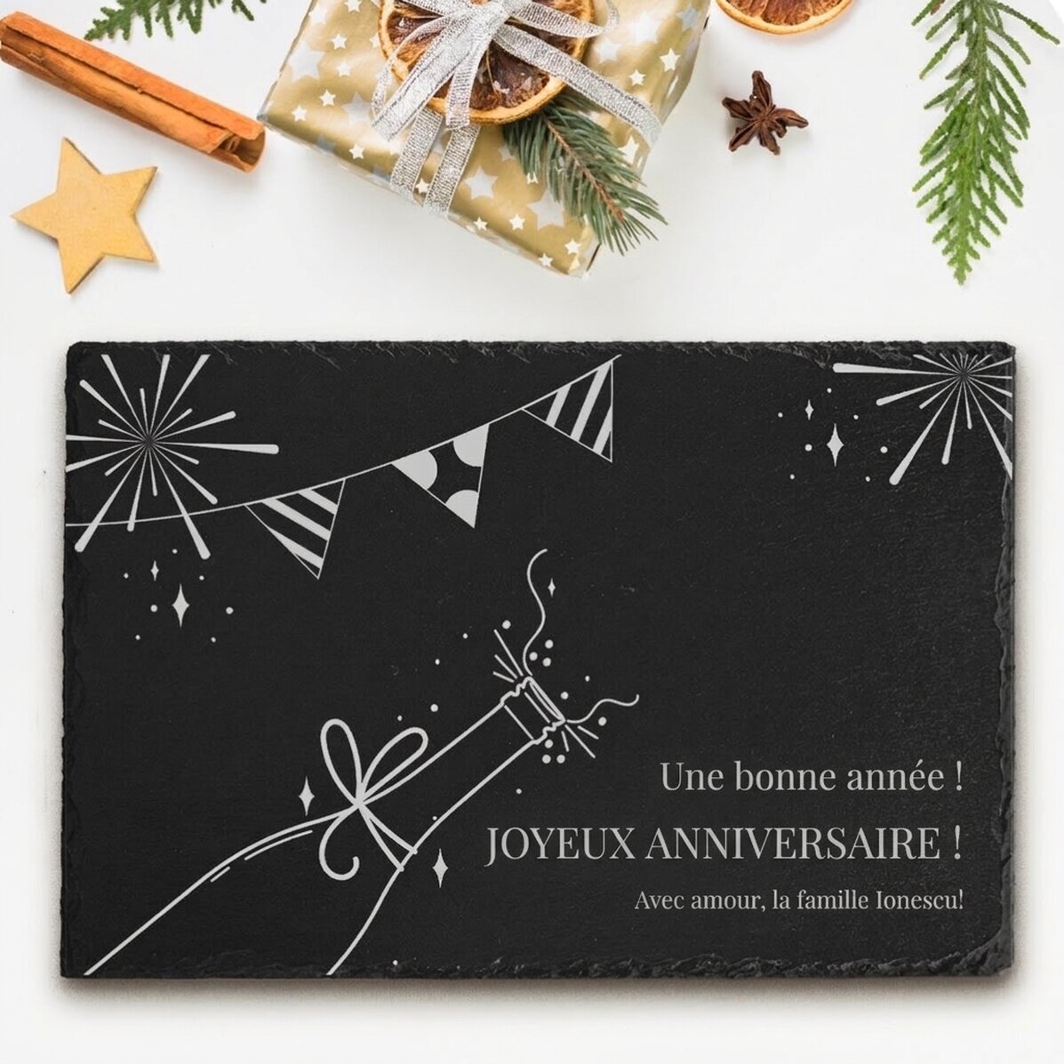 Plaque en ardoise gravée et personnalisée avec le texte « Joyeux anniversaire ! »