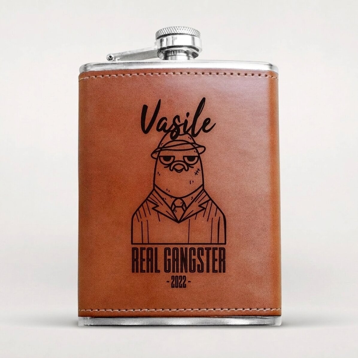 Flacon de poche recouvert de cuir et personnalisé avec un nom - Gangster