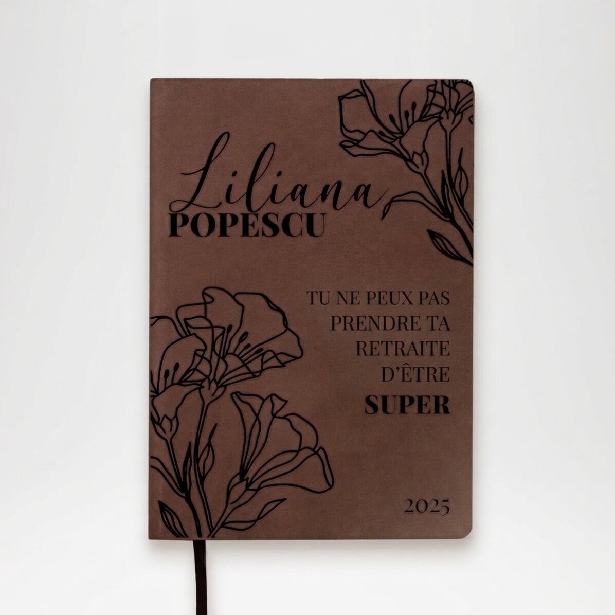 Agenda en cuir personnalisé avec un message pour un départ à la retraite, au design élégant