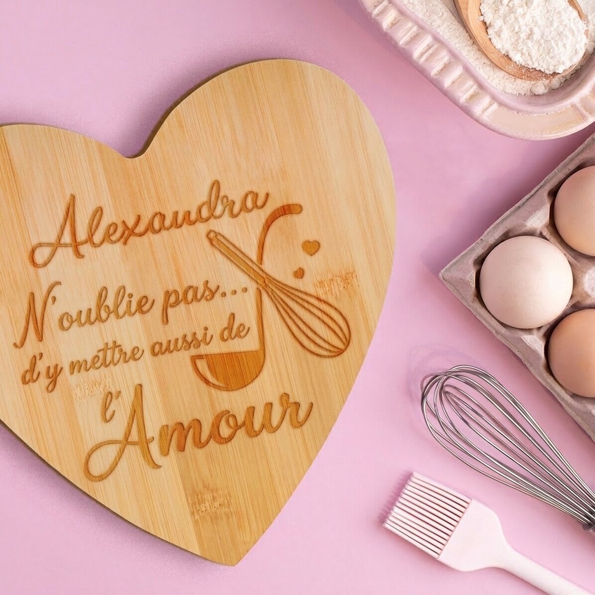 Planche à découper en forme de cœur personnalisé avec un prénom - Amour