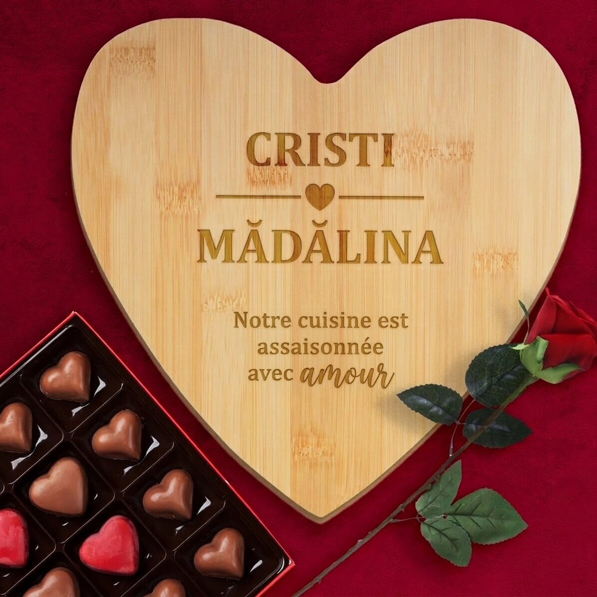 Planche à découper en forme de cœur personnalisé avec un message - Notre cuisine