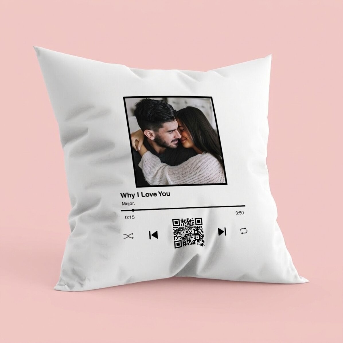 Coussin personnalisé avec une photo, un texte et un code QR - Notre chanson