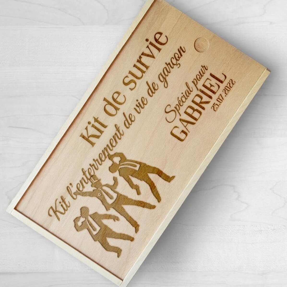 Coffret cadeau personnalisé en bois avec message - Kit de survie pour l