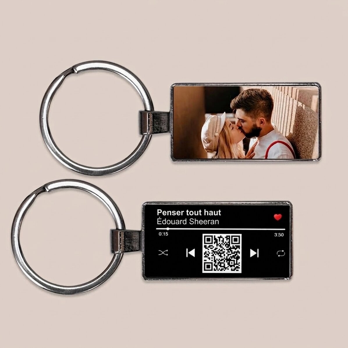 Porte-clés personnalisé avec une photo et un code QR - Notre chanson