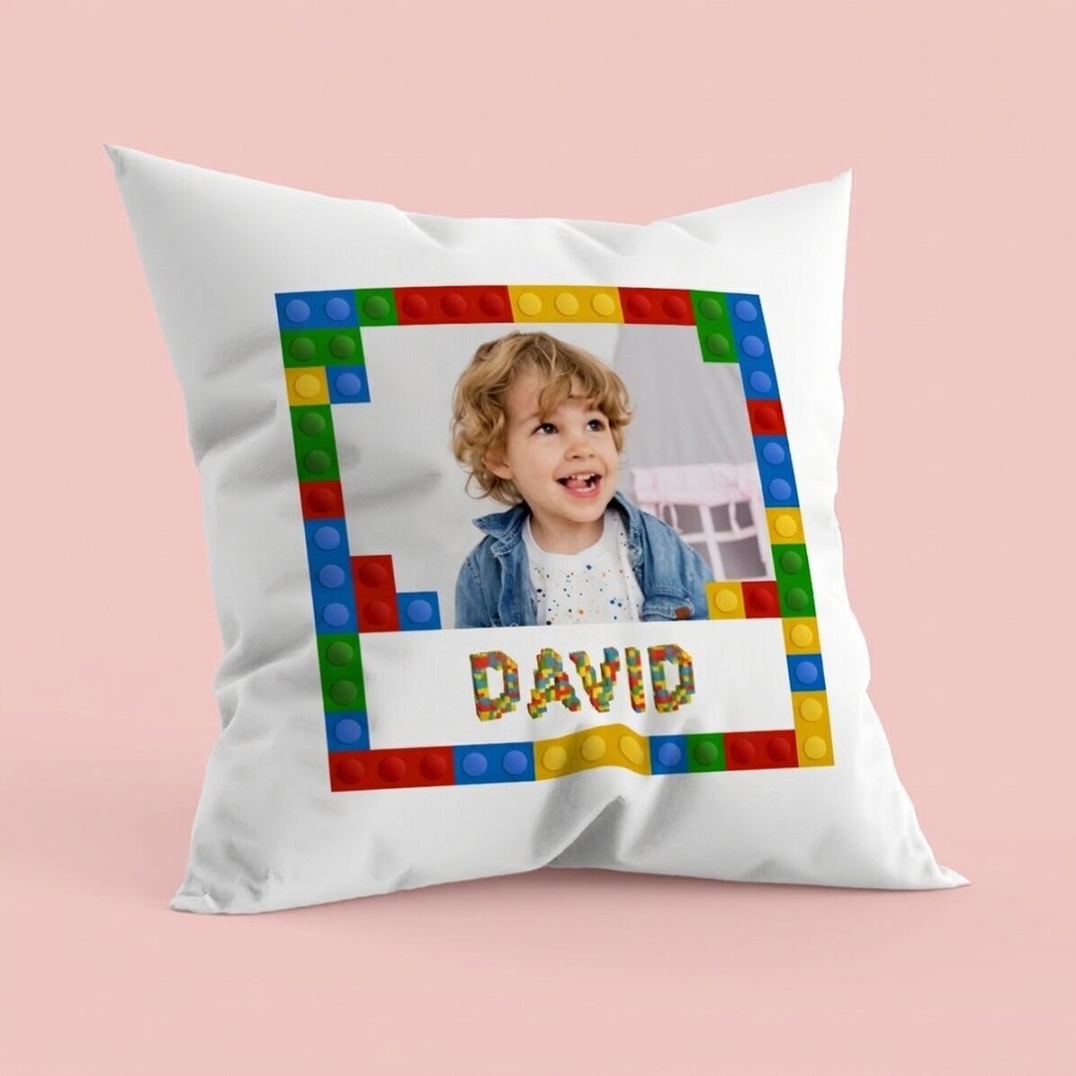 Coussin personnalisé avec une photo et un prénom - Lego