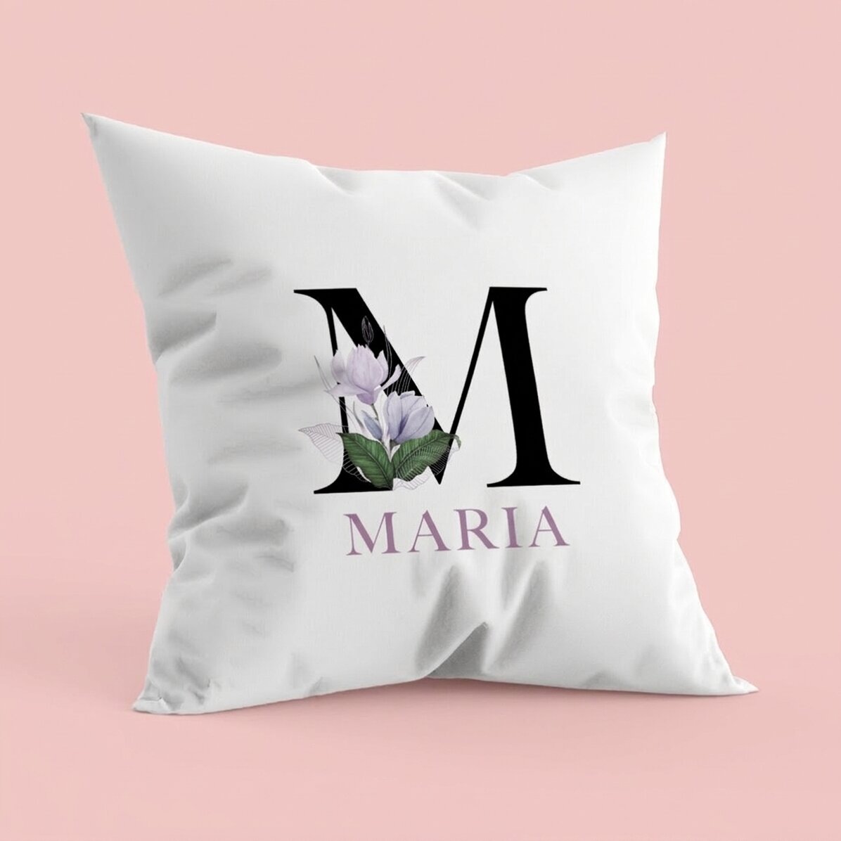 Coussin personnalisé avec une initiale et un prénom
