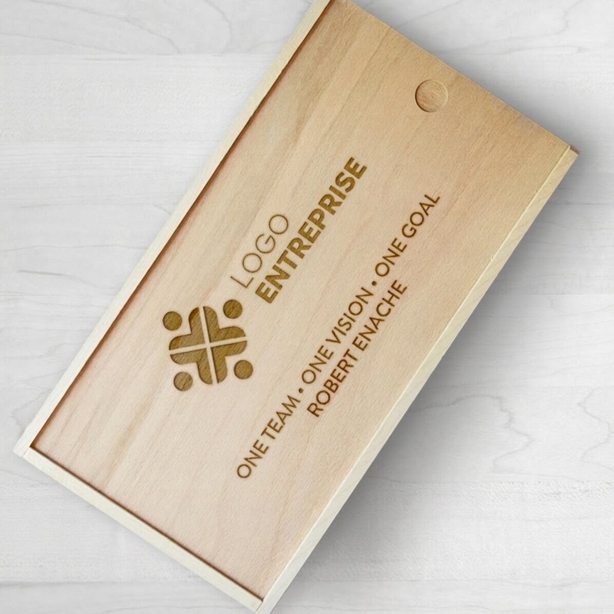 Coffret cadeau personnalisé en bois avec logo et texte