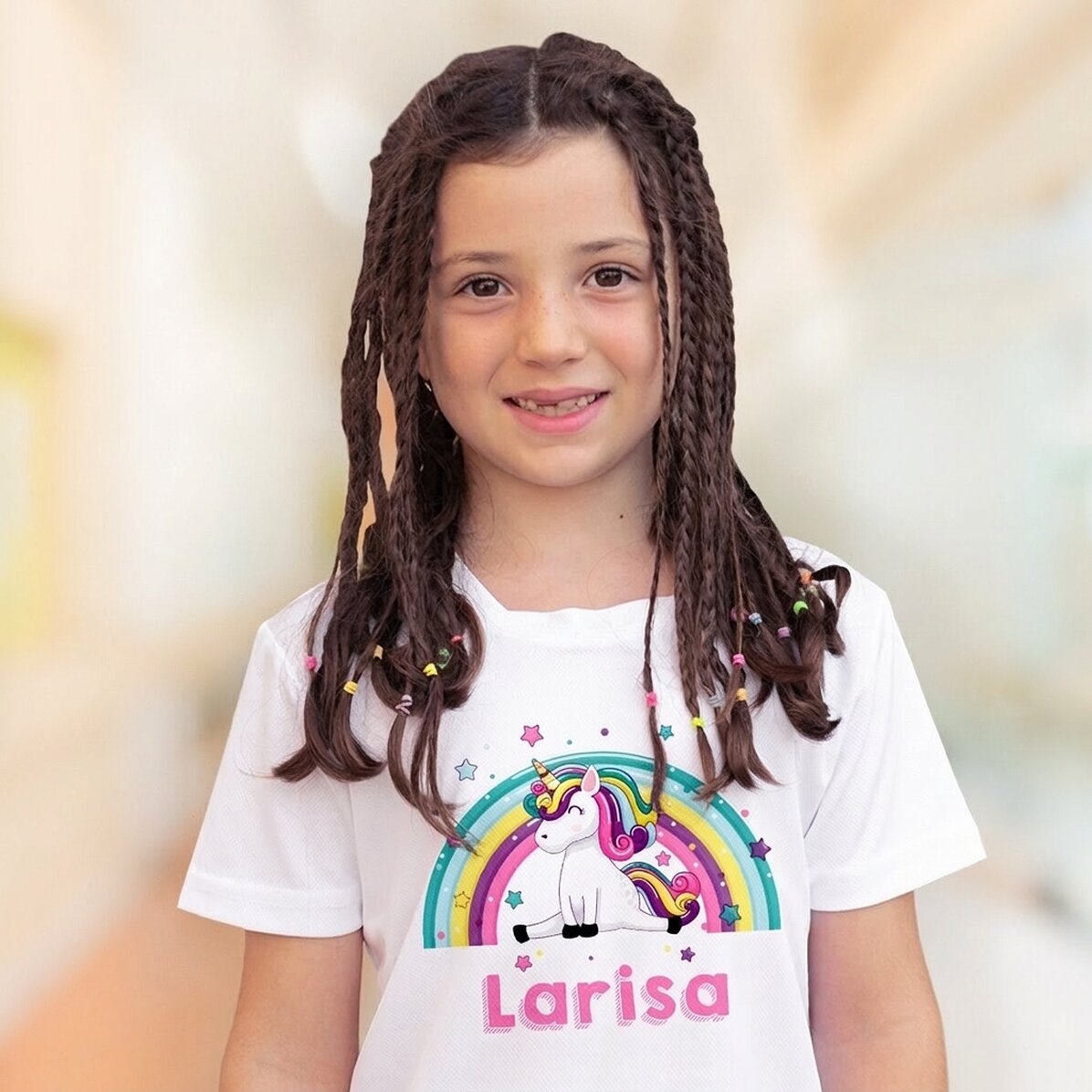 T-shirt de sport pour enfants personnalisé avec un prénom - Licorne et arc-en-ciel