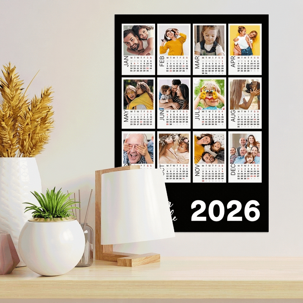 Affiche-calendrier personnalisée avec 12 photos Polaroid et un fond coloré