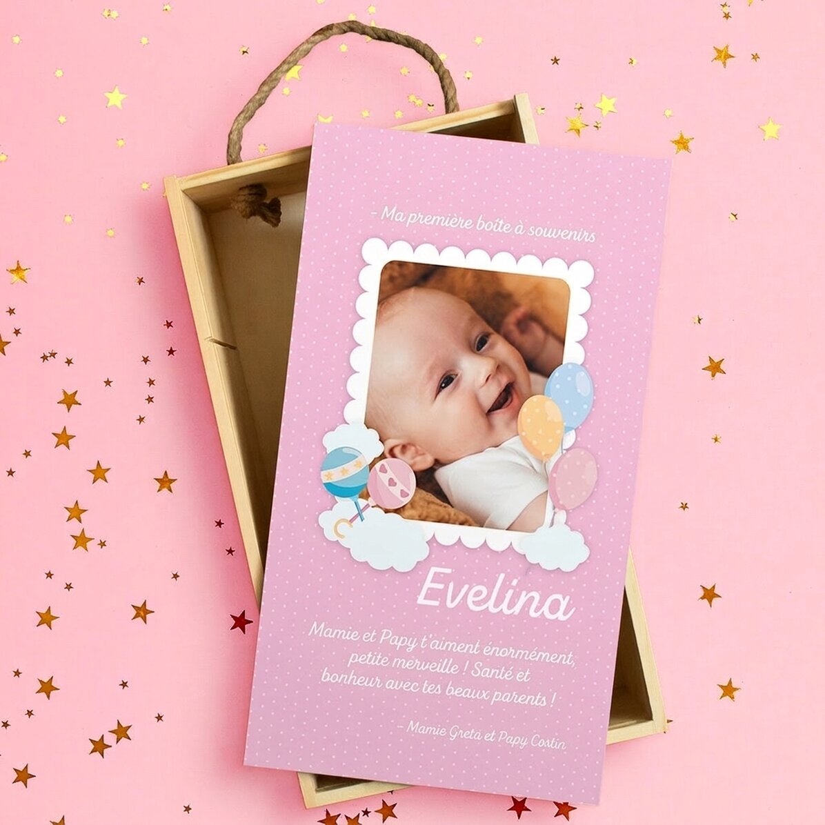 Coffret cadeau en bois personnalisé avec une photo et un message pour les nouveau-nés