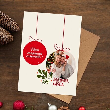 Carte de vœux magnétique personnalisée avec une photo en forme de boule de Noël pour un couple