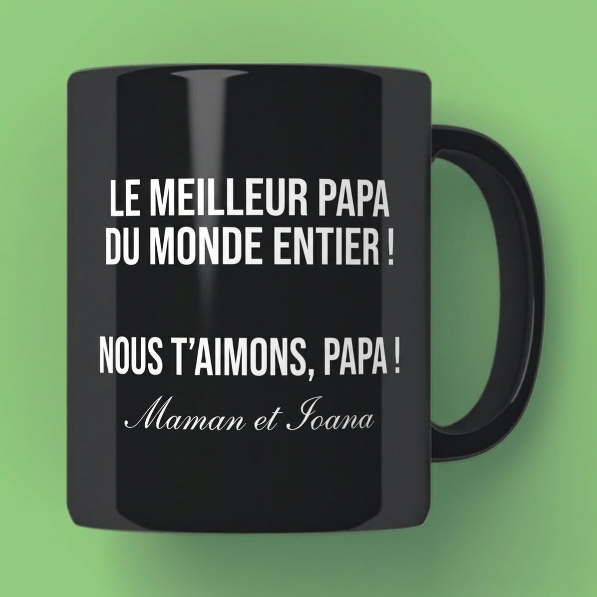 Tasse noire personnalisée avec un texte