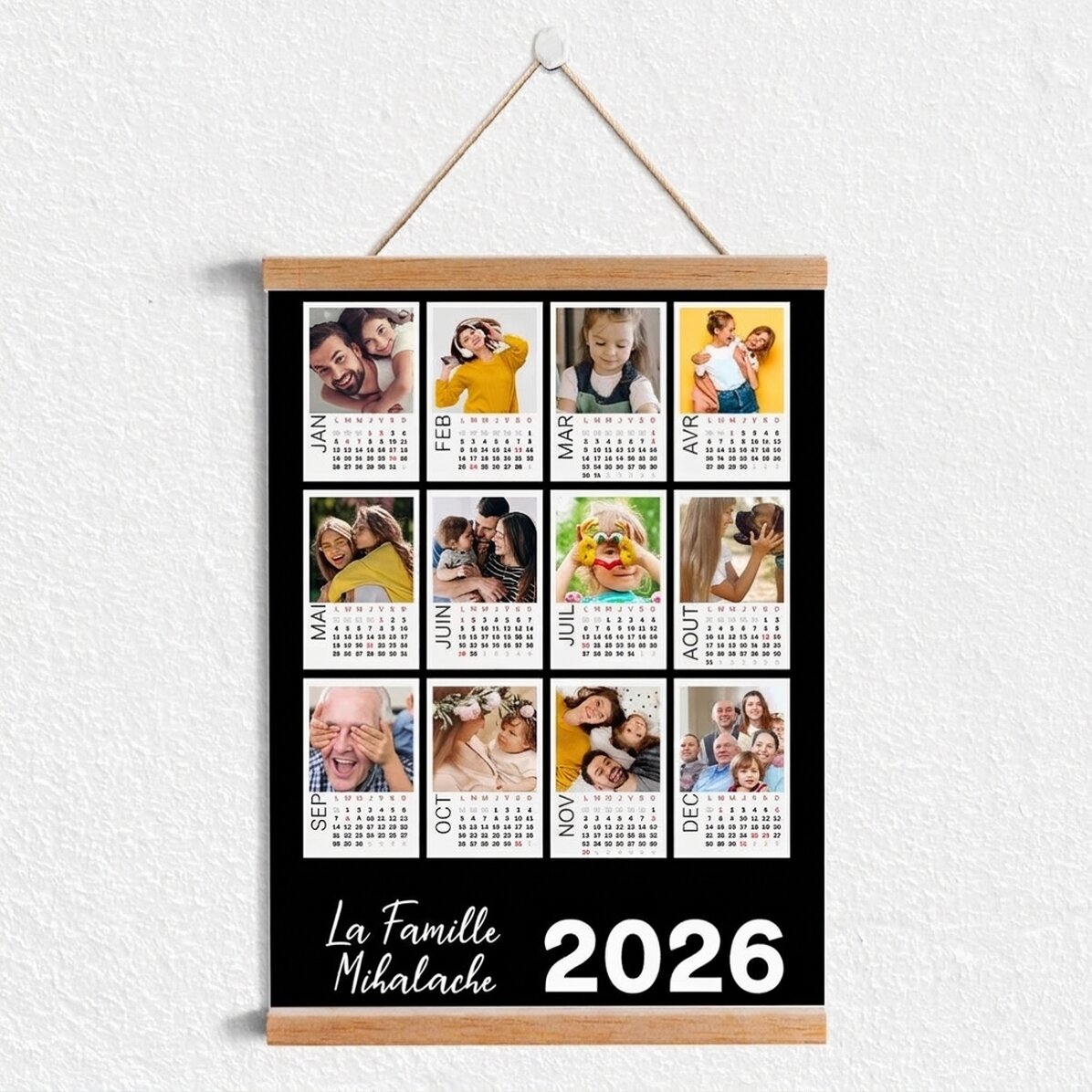 Affiche-calendrier personnalisée avec 12 photos Polaroid et un fond coloré