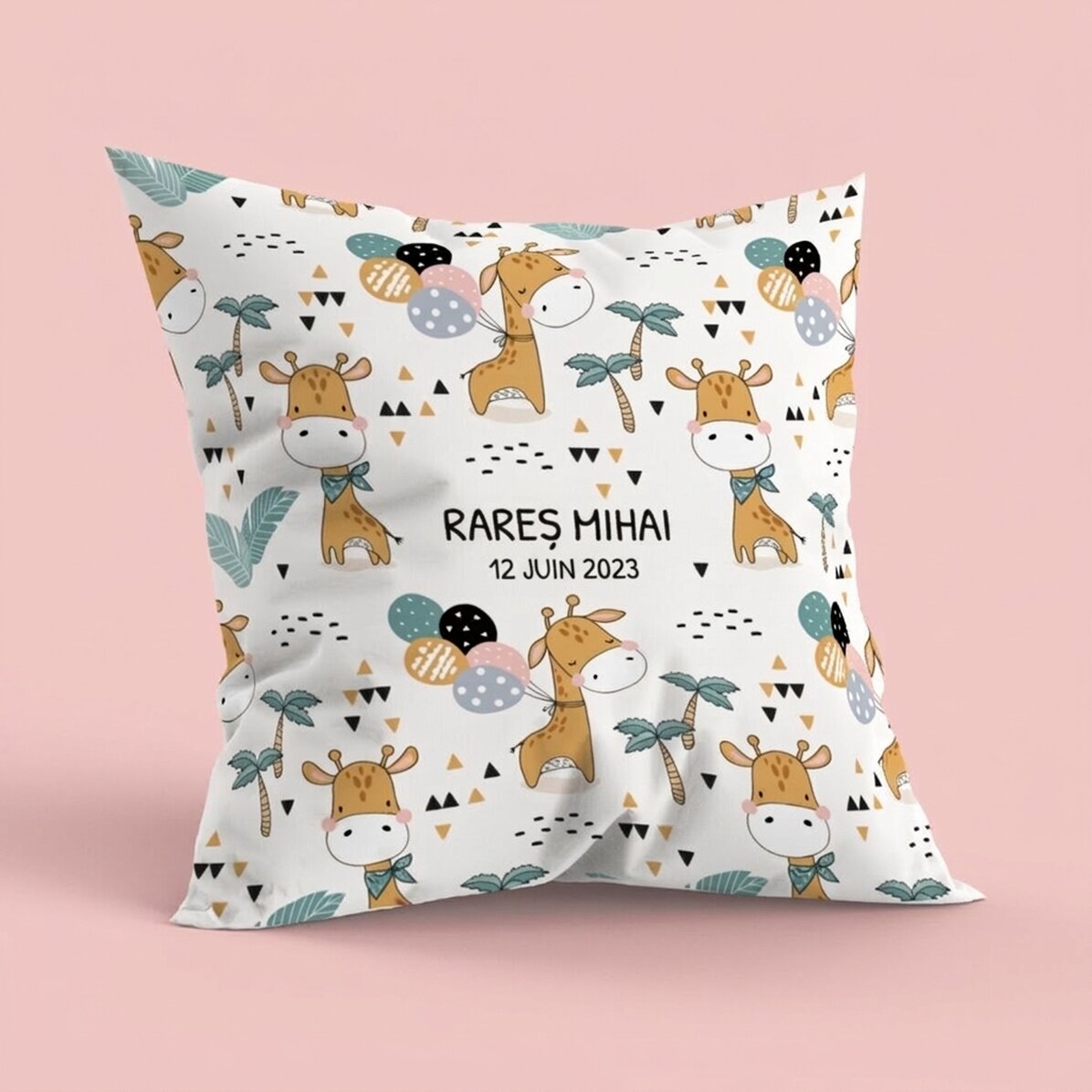 Coussin personnalisé avec prénom, grand format - Girafe
