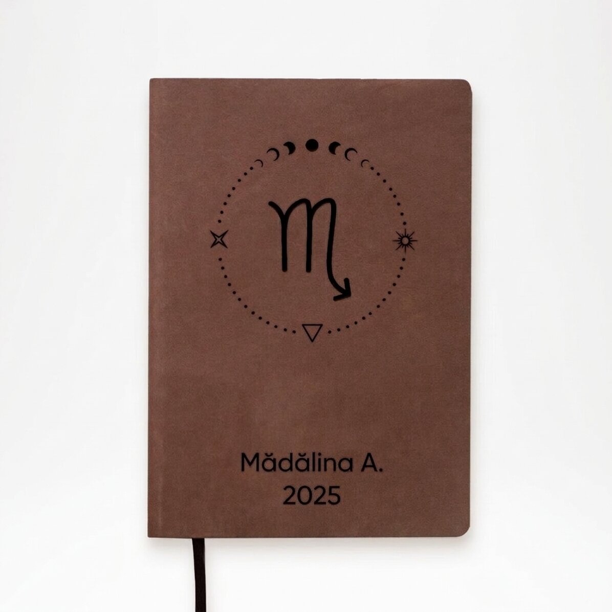 Agenda en cuir personnalisé avec un texte et le signe du Scorpion