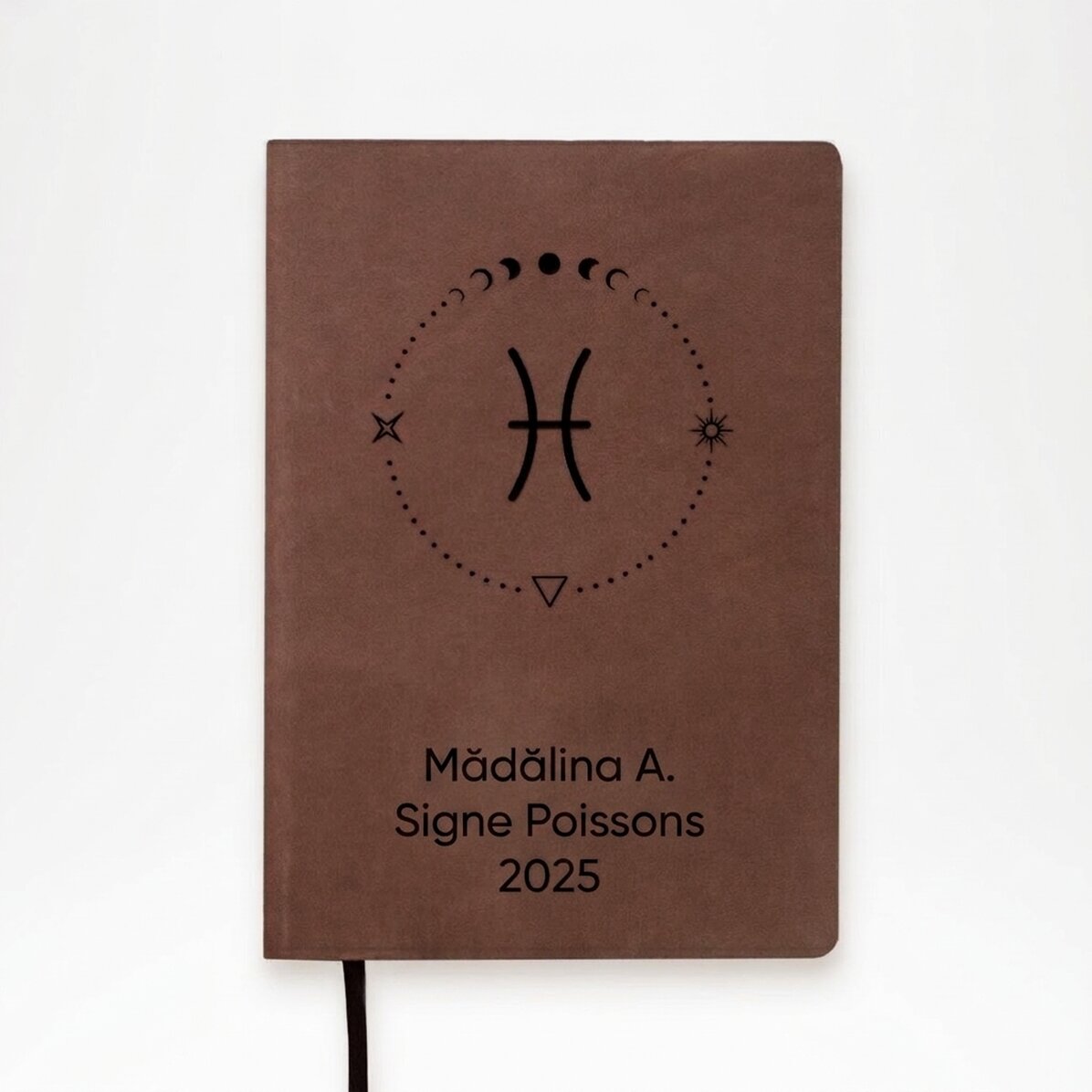 Agenda en cuir personnalisé avec un texte et le signe du zodiaque Poissons