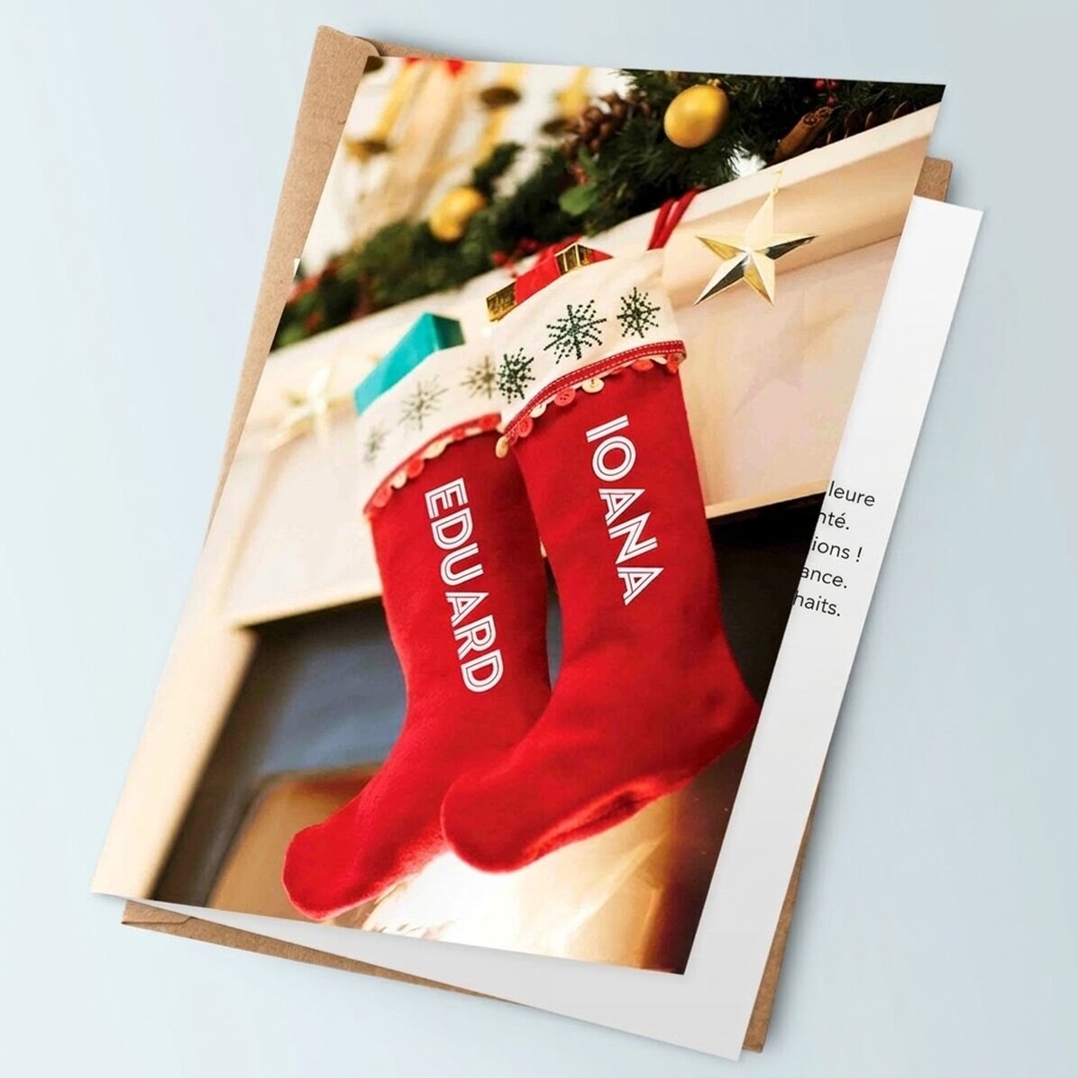 Carte de Noël personnalisée - chaussettes sur la cheminée