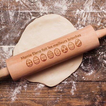 Tasse en bois personnalisée avec un message - Joyeuses Pâques !