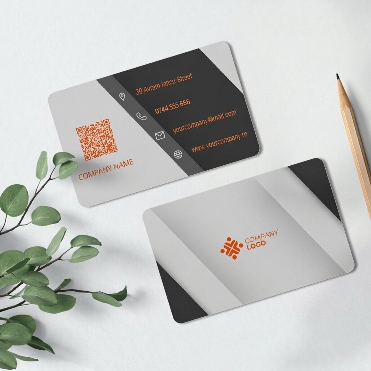 Carte de visite en aluminium personnalisée recto-verso avec logo, code QR et texte