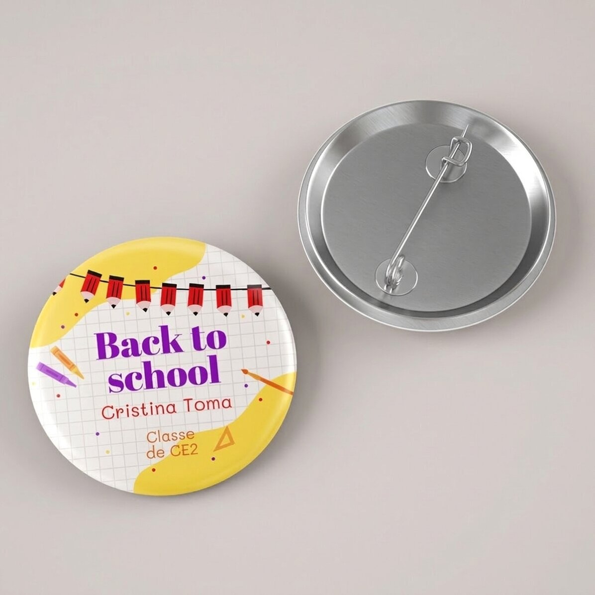 Badge personnalisé avec texte - Crayons