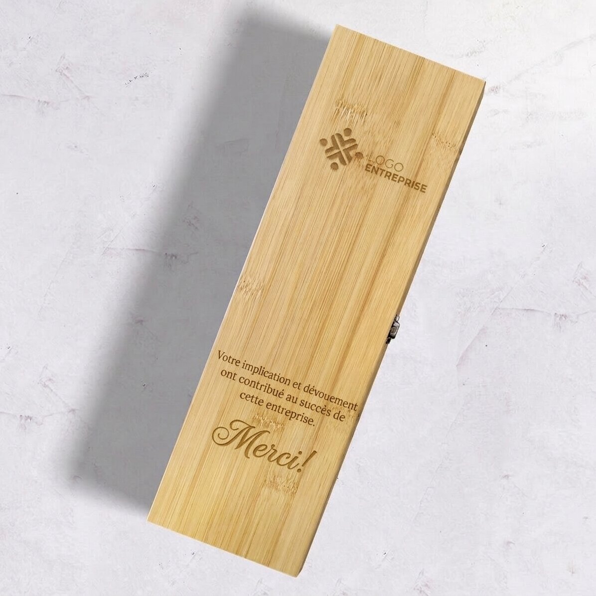 Coffret à vin en bambou avec accessoires, personnalisé avec un logo et un texte