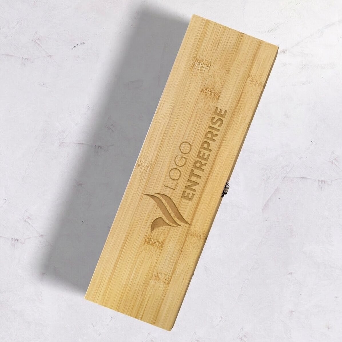 Coffret à vin en bambou avec accessoires, personnalisé avec un logo en mode paysage