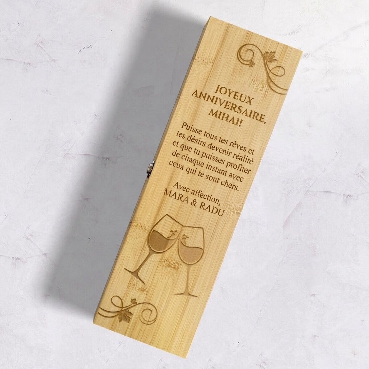 Coffret à vin en bambou avec accessoires, personnalisé avec un message - Joyeux anniversaire