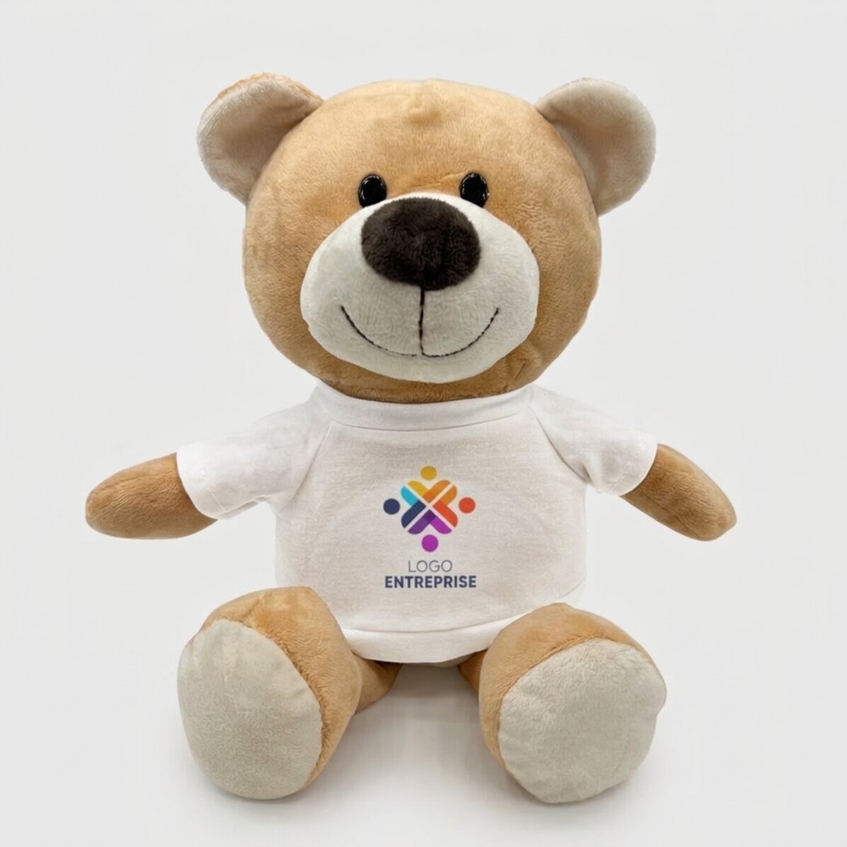 Plus un ours en peluche personnalisé avec un logo