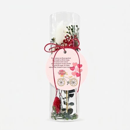 Ornement en verre avec des fleurs stabilisées, personnalisé avec le texte « Amour »