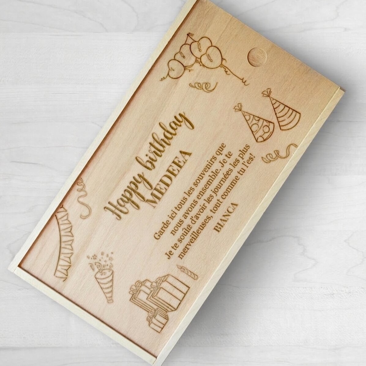 Coffret cadeau personnalisé en bois avec message - Joyeux anniversaire