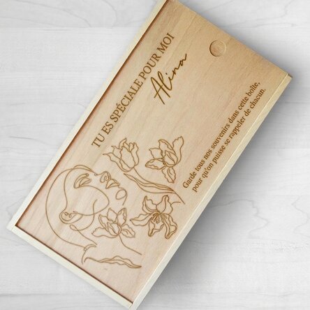 Coffret cadeau personnalisé en bois avec un message pour elle
