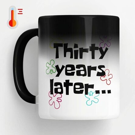 Tasse thermosensible personnalisée avec le texte « Years later... »