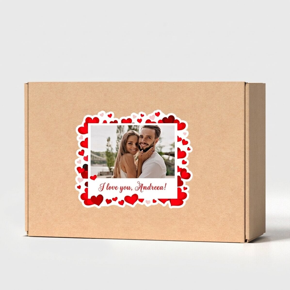 Boîte en papier kraft personnalisée avec un autocollant - Love
