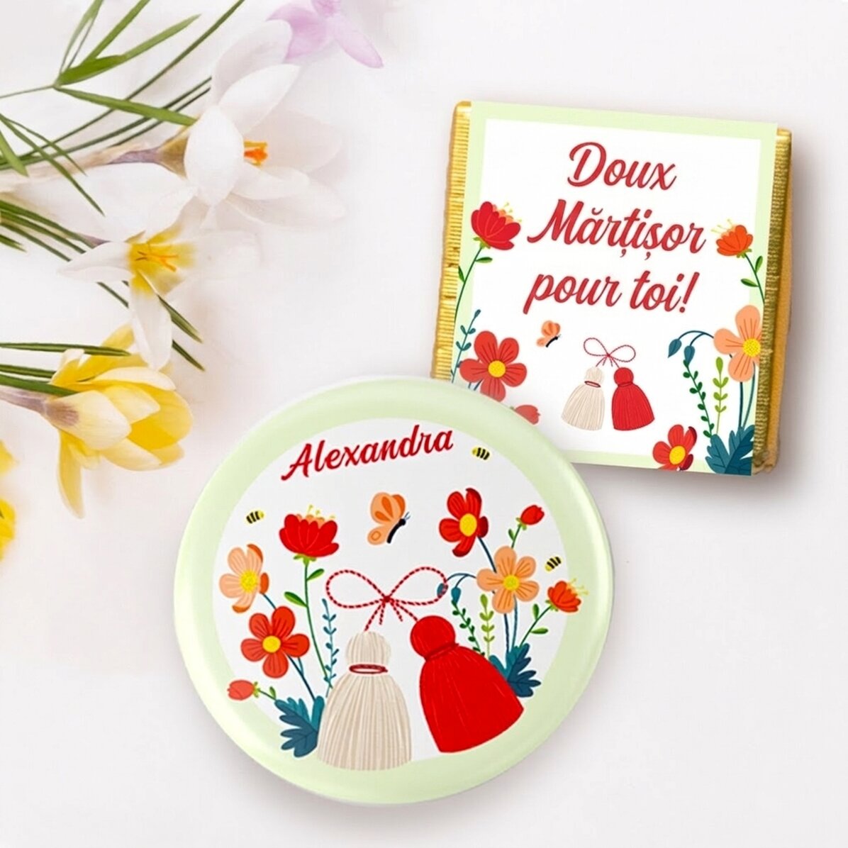 Coffret cadeau « Martisor » comprenant un mini-chocolat et un pin