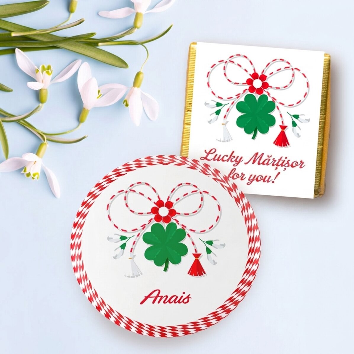 Coffret cadeau « Martisor » comprenant un mini-chocolat et un pin