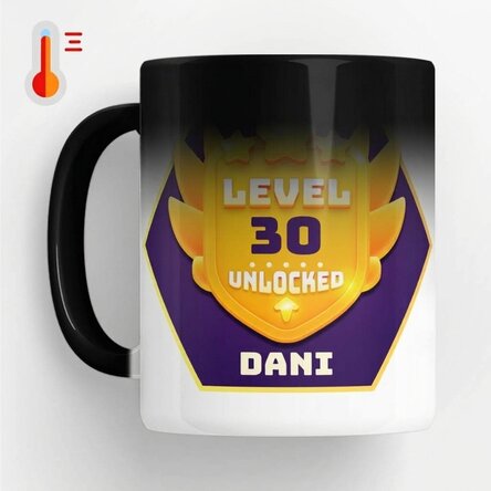 Tasse thermosensible personnalisée avec un message d'anniversaire - Level Unlocked