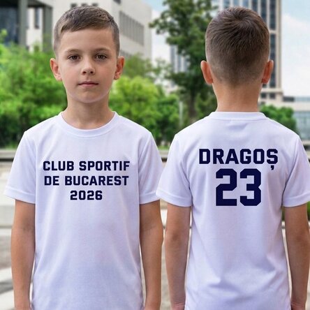 T-shirt de sport pour enfant personnalisé au dos avec un texte