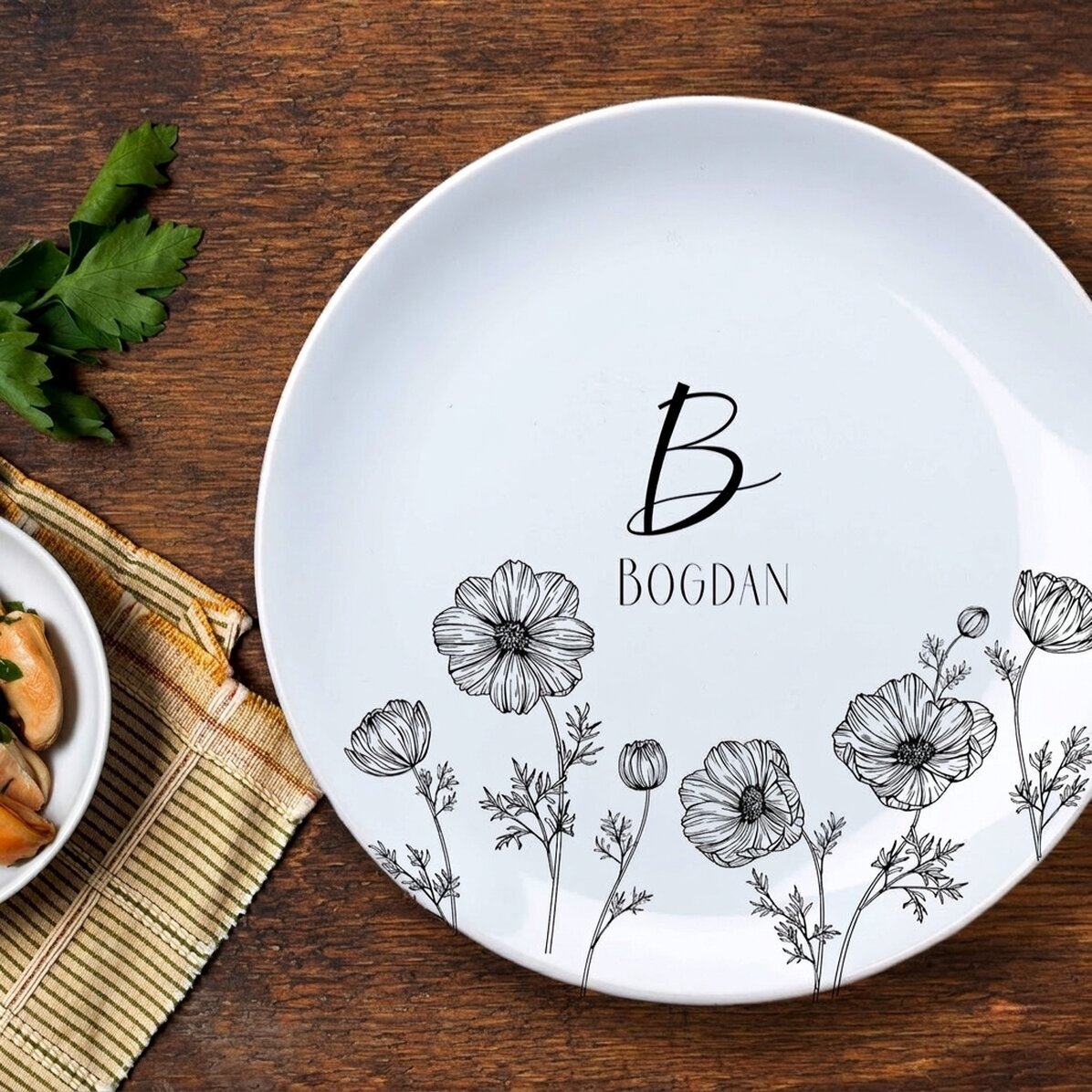 Assiette personnalisée avec une initiale et un texte - Flowers