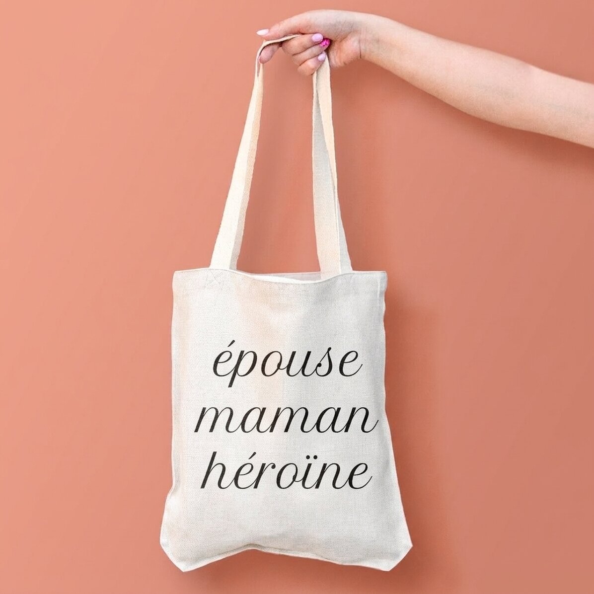 Sac personnalisé avec le texte « Épouse, Maman, Héroïne ».