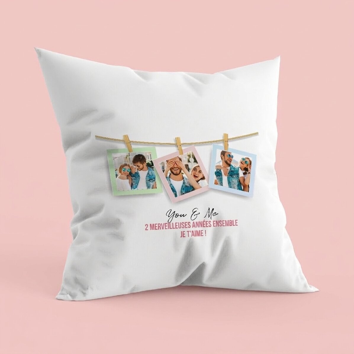 Coussin personnalisé avec 3 photos encadrées et un texte