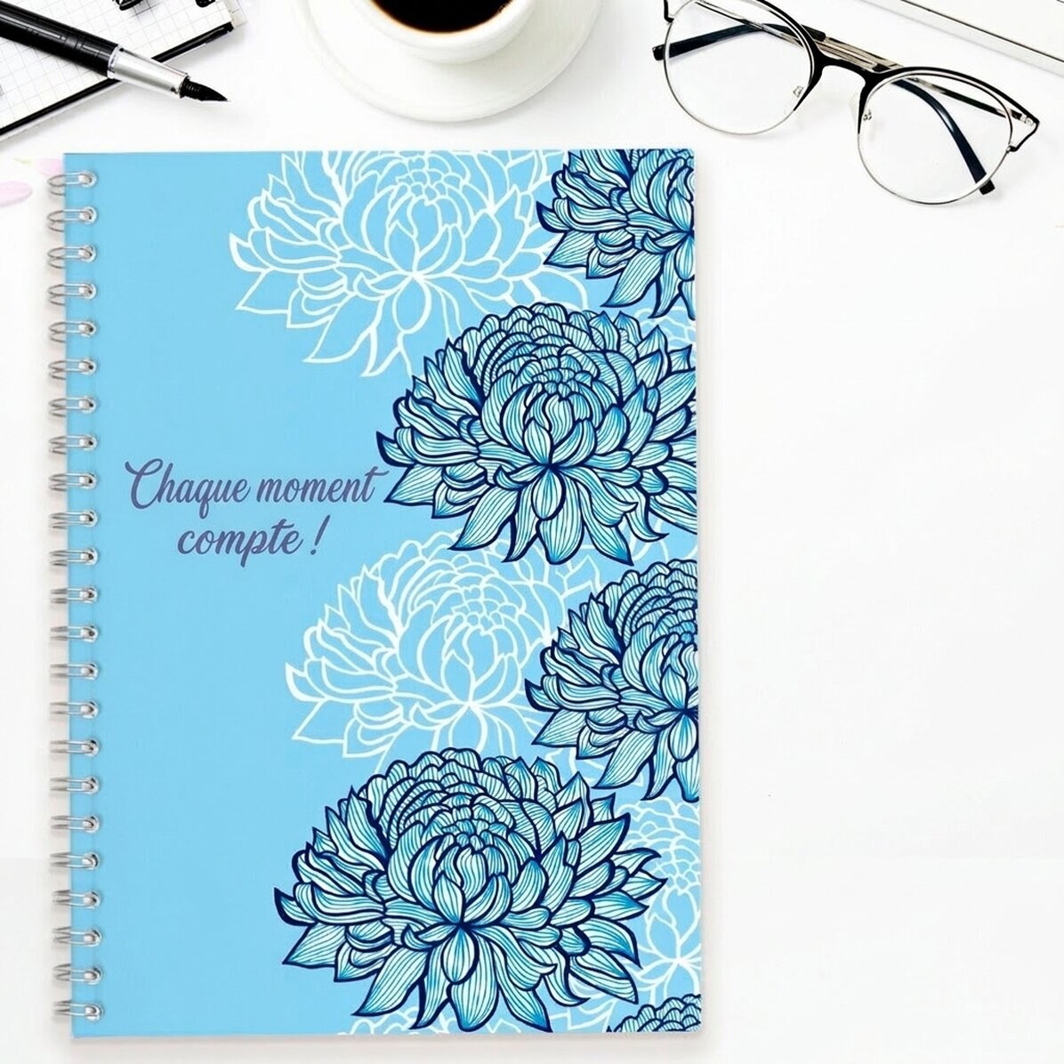 Carnet personnalisé avec le texte « Every moment matters ! »