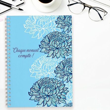 Carnet personnalisé avec le texte « Every moment matters ! »