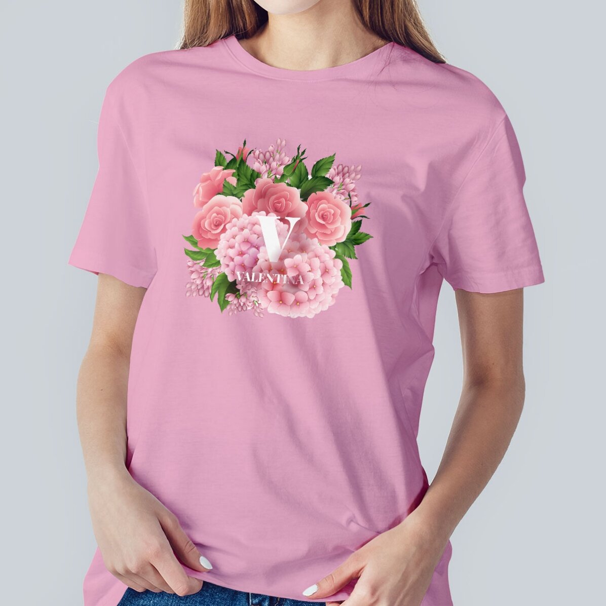 T-shirt en coton personnalisé avec une initiale et un prénom - Fleurs de printemps
