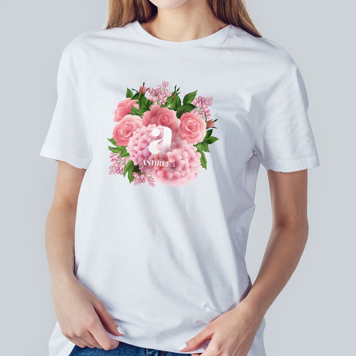 T-shirt en coton personnalisé avec une initiale et un prénom - Fleurs de printemps