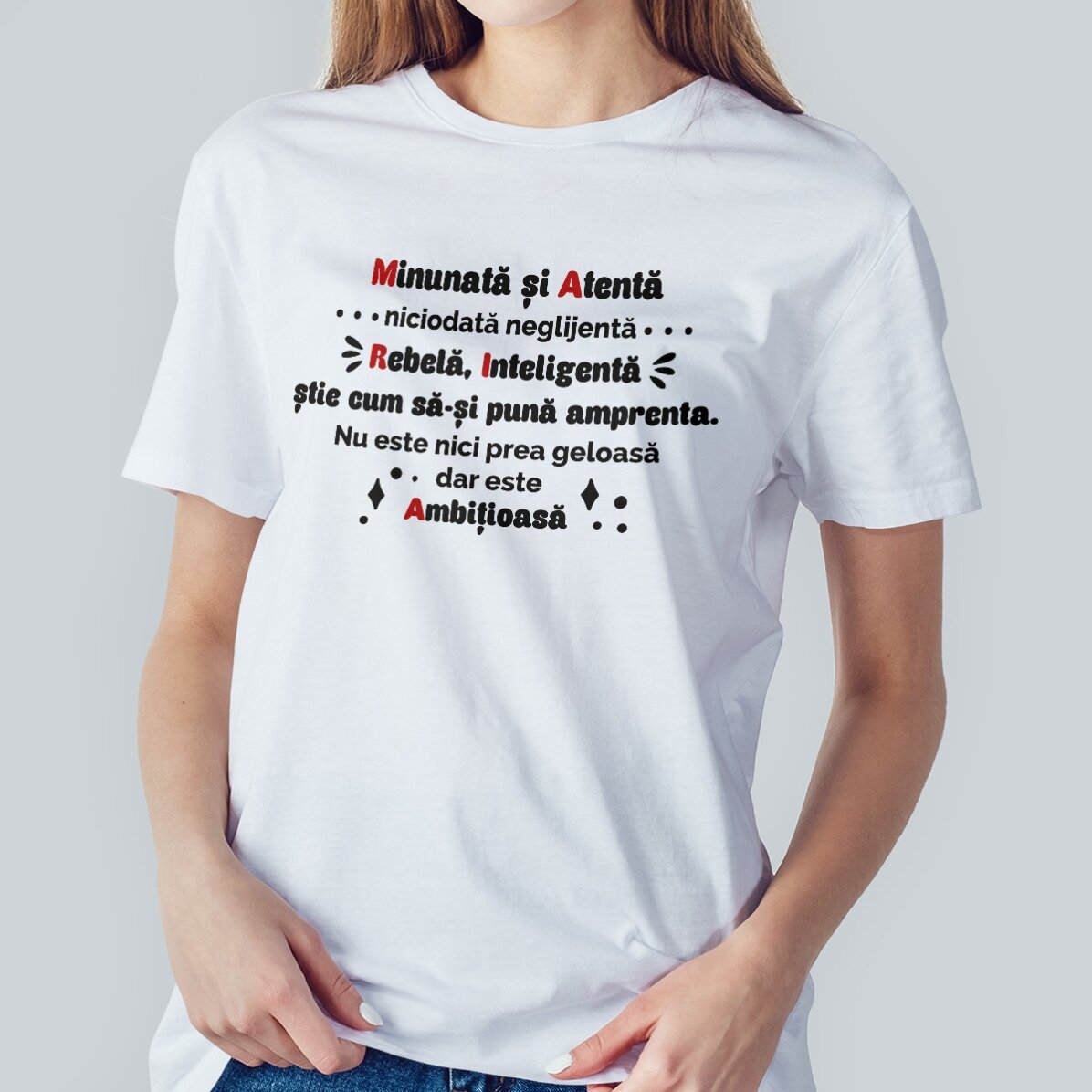 T-shirt en coton personnalisé avec le texte « M.A.R.I.A. »