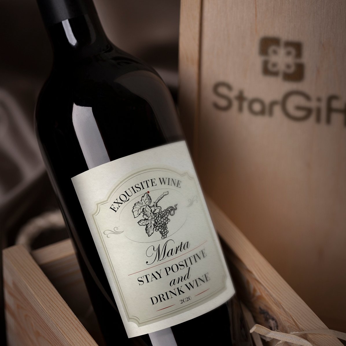 Vin personnalisé avec inscription : « Stay positive and drink wine »